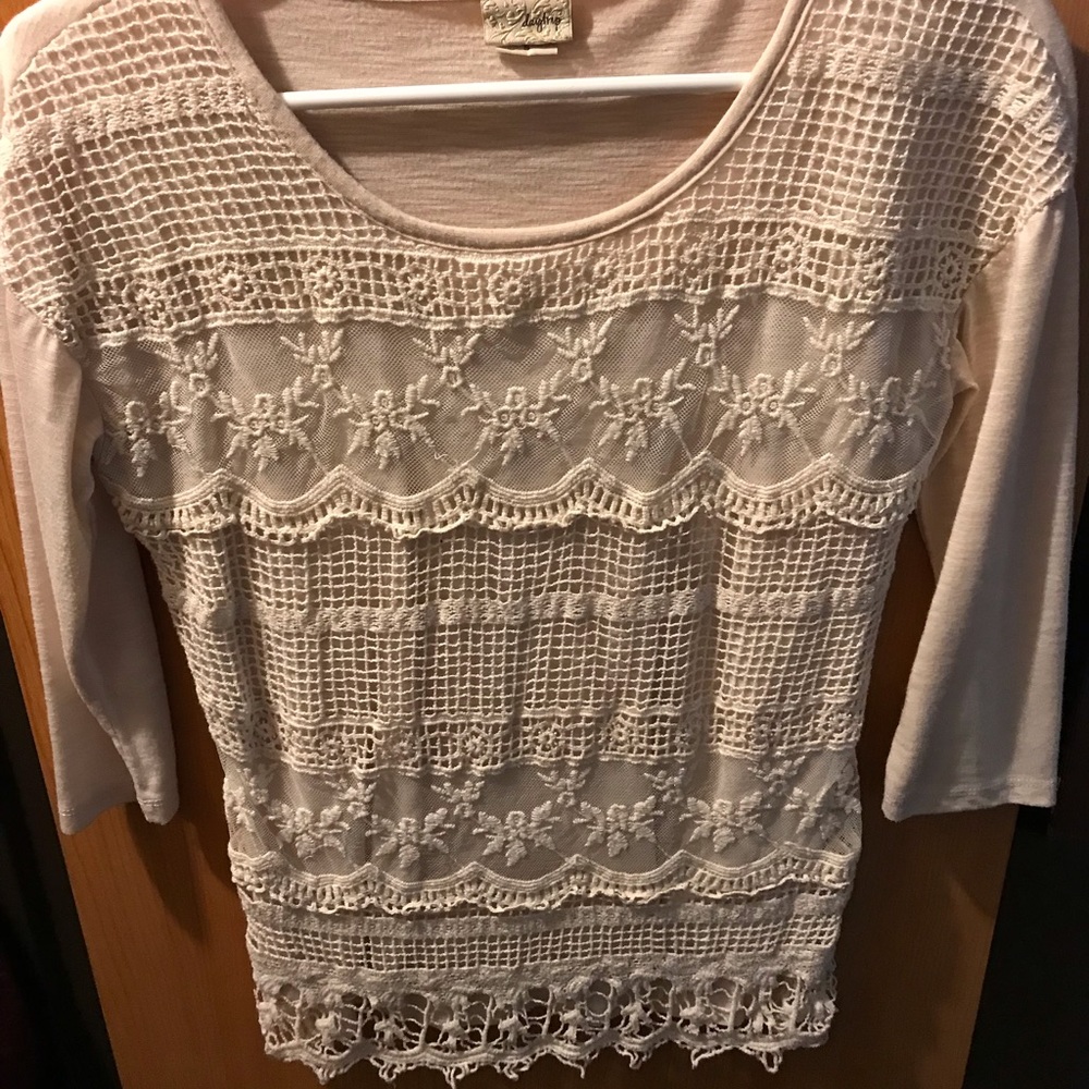 3/4 length sleeve shirt with lacing